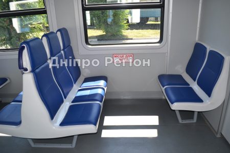 З туалетом і м’якими сидіннями: на Дніпропетровщині ходитиме сучасна електричка