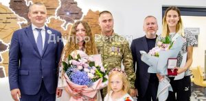 У Дніпрі ключі від квартир отримали спортсменка Ярослава Магучіх та АТОвець Ігор Сулім