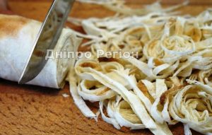 Быстрее и проще пиццы. Нарезаю лаваш соломкой и готовлю вкусный завтрак