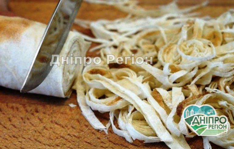 Быстрее и проще пиццы. Нарезаю лаваш соломкой и готовлю вкусный завтрак