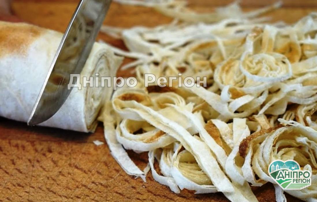Быстрее и проще пиццы. Нарезаю лаваш соломкой и готовлю вкусный завтрак