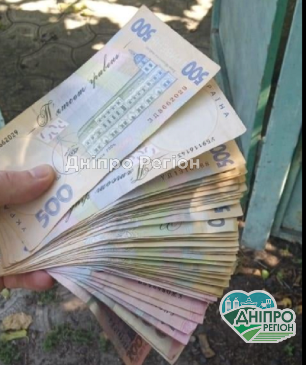 Майже рік допомагала по господарству: у 85-річного дідуся зникли заощадження у сумі 18 тисяч 500 гривень Майже рік допомагала по господарству: у 85-річного дідуся зникли заощадження у сумі 18 тисяч 500 гривень