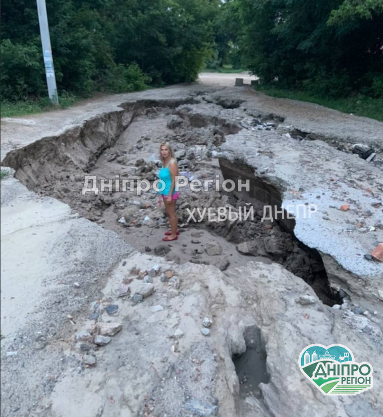 У Дніпрі біля Чаплинського кладовища утворились величезні урвища (ФОТО)