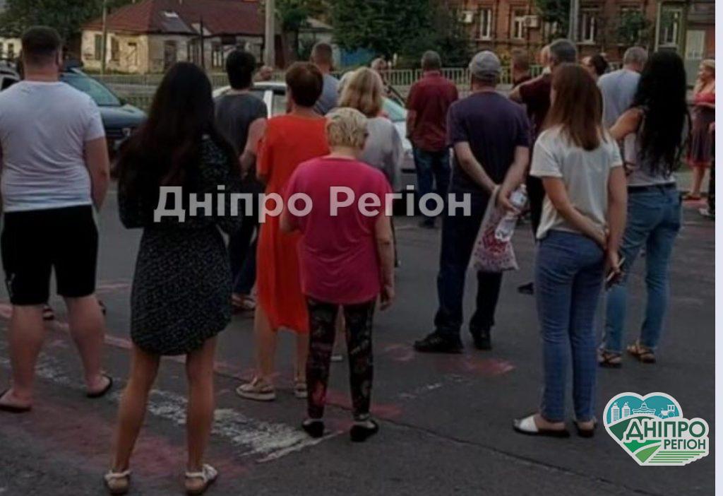 Мешканці багатоповерхівки на Робочій 6 днів були без світла (ВІДЕО) Мешканці багатоповерхівки на Робочій шість днів були без світла (ВІДЕО)