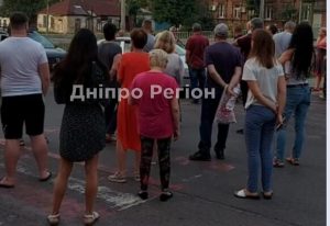Мешканці багатоповерхівки на Робочій 6 днів були без світла (ВІДЕО)