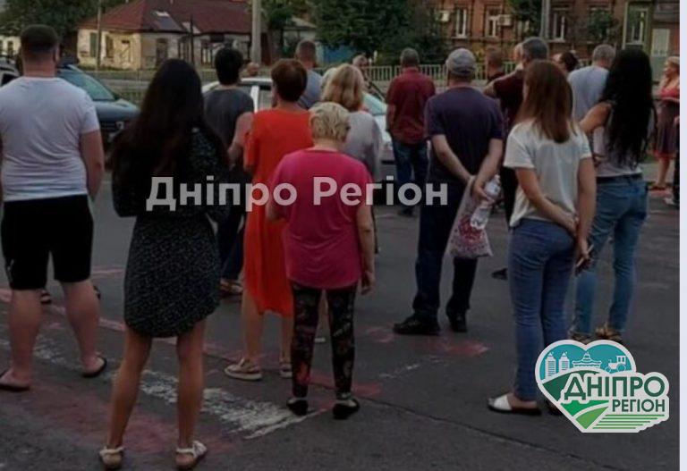 Мешканці багатоповерхівки на Робочій шість днів були без світла (ВІДЕО)