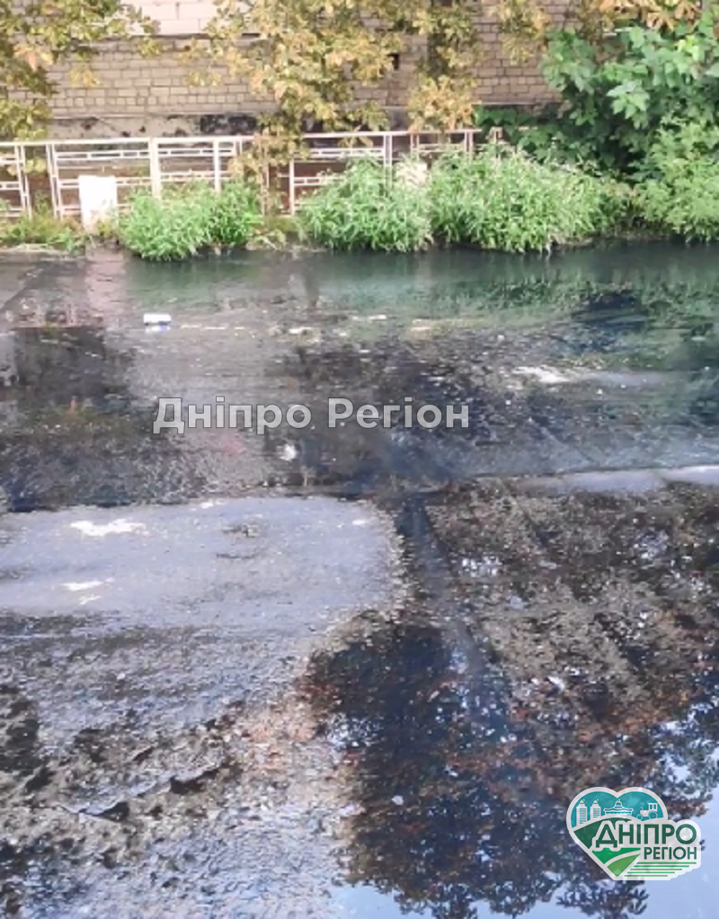 У Дніпрі на вулиці Каштановій вже 2 тижні стоїть сморід: люди зачиняють вікна У Дніпрі на вулиці Каштановій вже 2 тижні стоїть сморід: люди зачиняють вікна