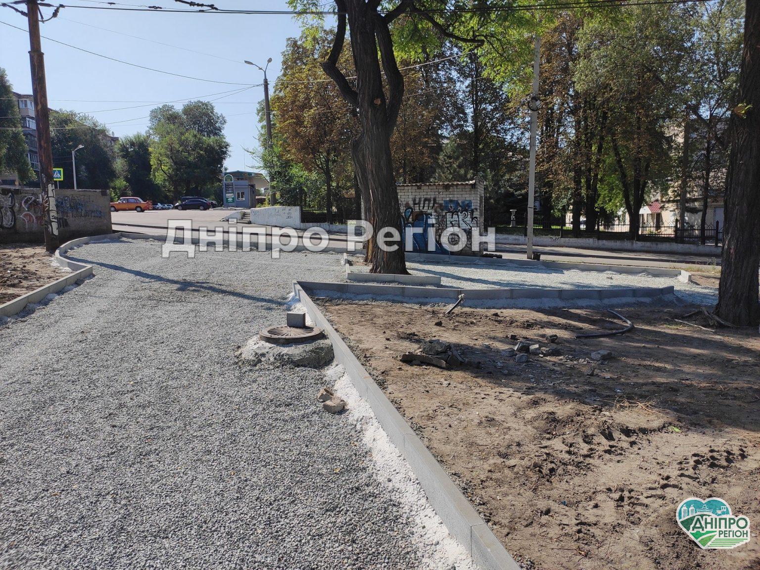 У Дніпрі сквер Металургів змінюється на очах (ФОТО) У Дніпрі тривають роботи з реконструкції скверу Металургів (ФОТО)