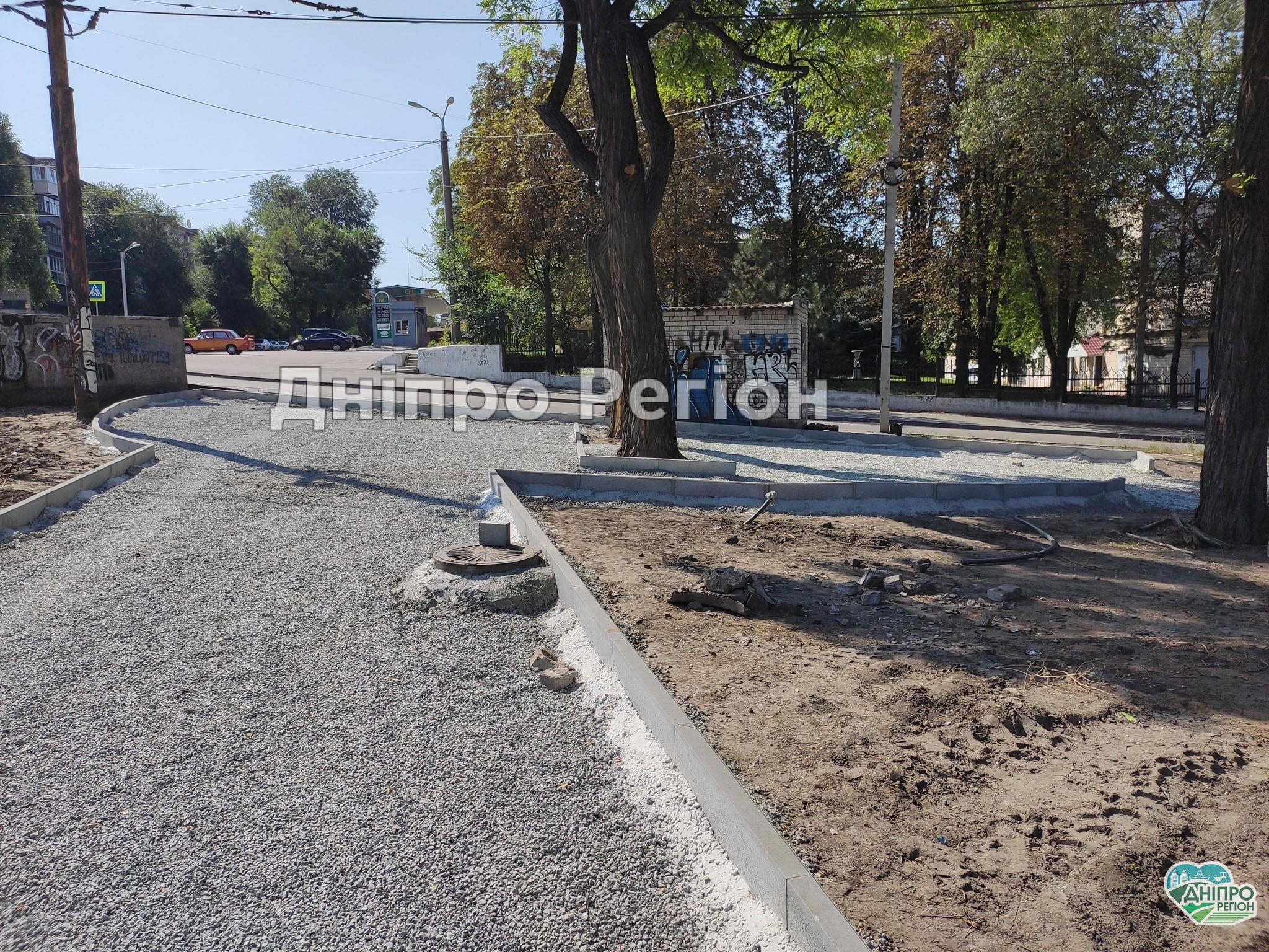 У Дніпрі тривають роботи з реконструкції скверу Металургів (ФОТО)