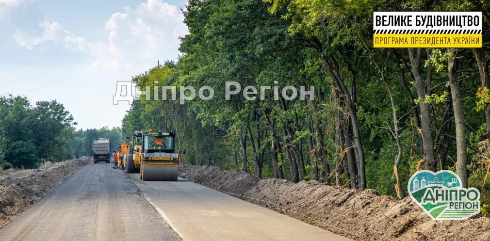 На Дніпропетровщині ремонтують ділянку дороги Кам’янське-Жемчужне На Дніпропетровщині ремонтують ділянку дороги Кам’янське-Жемчужне