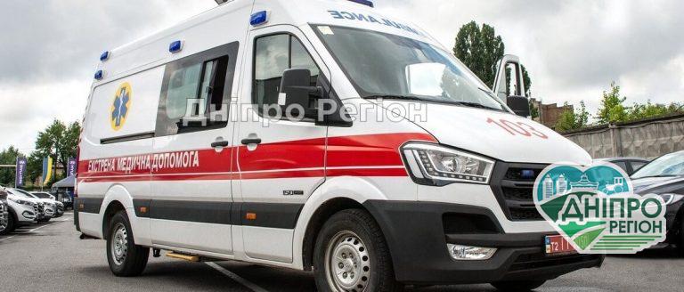 Медики не встигли: у Дніпрі в машині швидкої померла маленька дитина