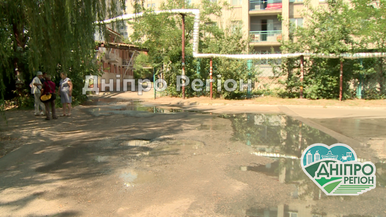 У Дніпрі каналізаційними стоками затопило вулиці на ж/м Перемога (ВІДЕО) У Дніпрі каналізаційними стоками затопило вулиці на ж/м Перемога (ВІДЕО)