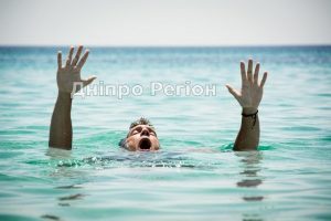 На Азовському морі в Бердянську врятували життя мешканцю Дніпра