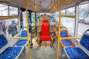 У Дніпрі в 146-й маршрутці встановили сидіння для VIP-клієнтів (ФОТО)