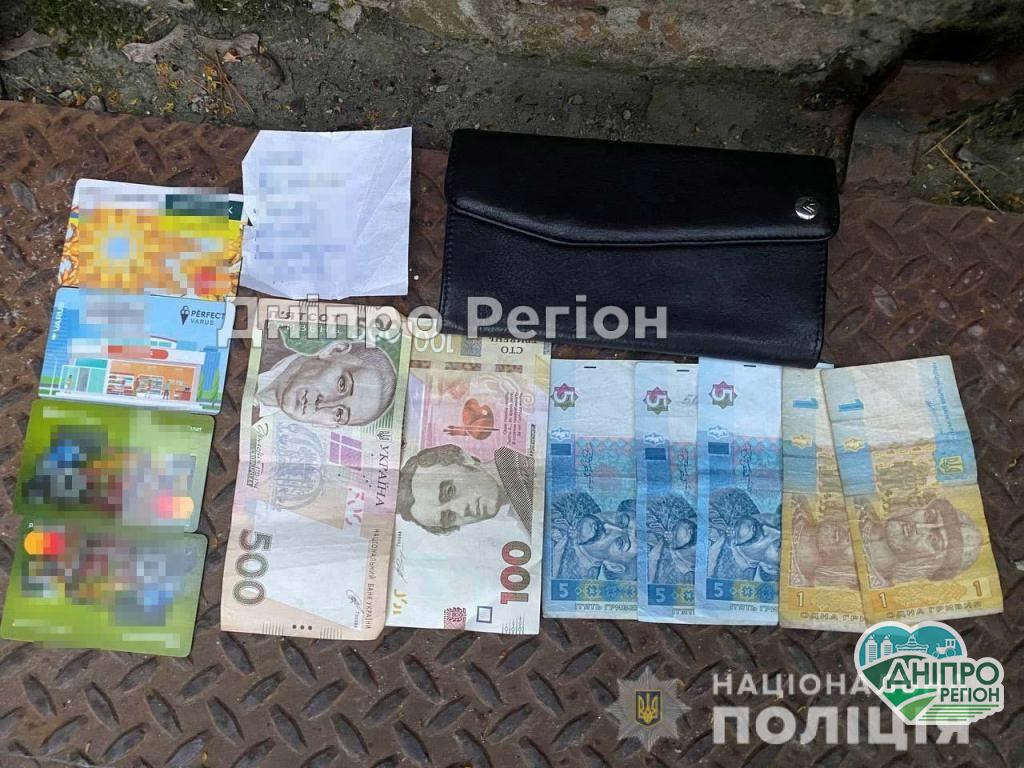 В Днепре у пенсионерки в транспорте вытащили все сбережения: вора задержали В Днепре у пенсионерки в транспорте вытащили все сбережения: вора задержали