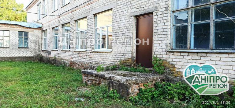 Три школи Новомосковського району зустрінуть учнів у занедбаному стані (ФОТО)