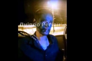 У Дніпрі таксист покарав пасажира: чоловік умивався зеленкою (Відео)