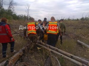 У Павлограді розшукали бабусю, яка ночувала у лісі просто неба (Фото)
