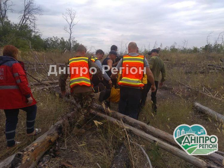 У Павлограді розшукали бабусю, яка ночувала у лісі просто неба (Фото) У Павлограді розшукали бабусю, яка ночувала у лісі просто неба (Фото)