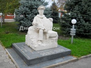 Дніпропетровщина дивовижна: чому у Нікополі знаходиться пам’ятник прототипу Бендера