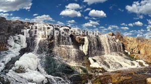 Білий водоспад на Дніпропетровщині приваблює туристів