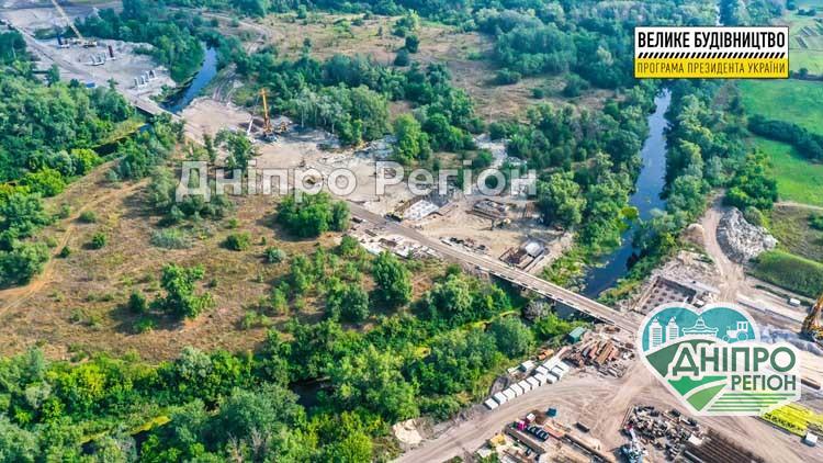 Такого ще не було: на автошляху Дніпро — Решетилівка будують естакаду через річку Оріль (Фото) Такого ще не було: на автошляху Дніпро — Решетилівка будують естакаду через ріку Оріль (Фото)