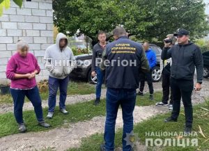 Жили у бараках та працювали задарма: на Дніпропетровщині у рабстві тримали 60 осіб