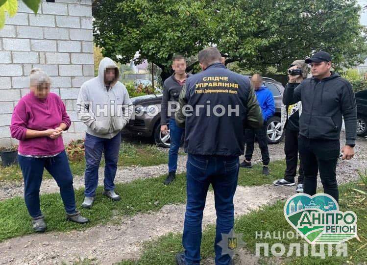 Жили у бараках та працювали задарма: на Дніпропетровщині у рабстві тримали 60 осіб Жили у бараках та працювали задарма: на Дніпропетровщині у рабстві тримали 60 осіб