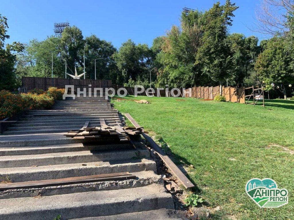 В Днепре в парке Зеленый Гай исчезли качели и разрыли склоны: что случилось В Днепре в парке Зеленый Гай исчезли качели и разрыли склоны: что случилось