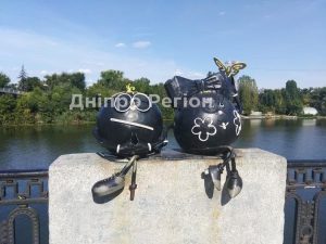 У Дніпрі вандали на Набережній пошкодили скульптуру колобків (Фото)