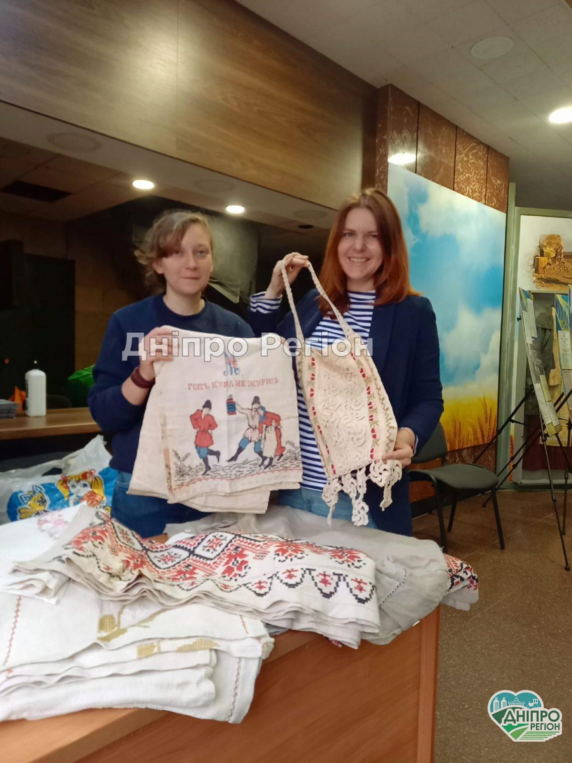 У Дніпрі відома журналістка передала до музею справжній скарб (Фото) У Дніпрі відома журналістка передала до музею справжній скарб (Фото)