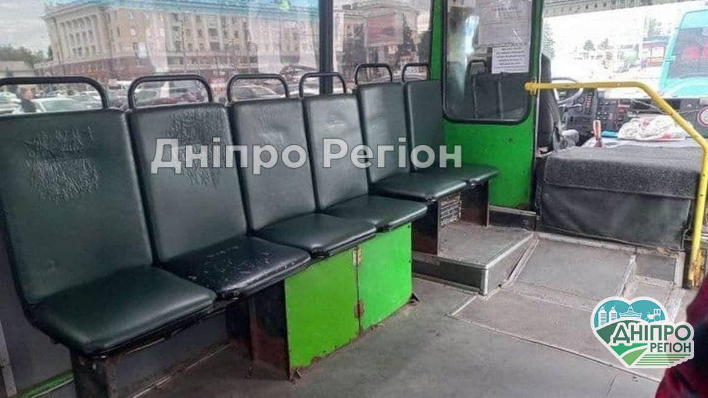 Катафалк чи кінозал: у Дніпрі з`явилась незвична маршрутка Катафалк чи кінозал: у Дніпрі з`явилась незвична маршрутка