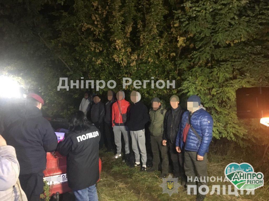 На Дніпропетровщині рейдери захопили врожаю соняшника: працює поліція (Фото/Відео)