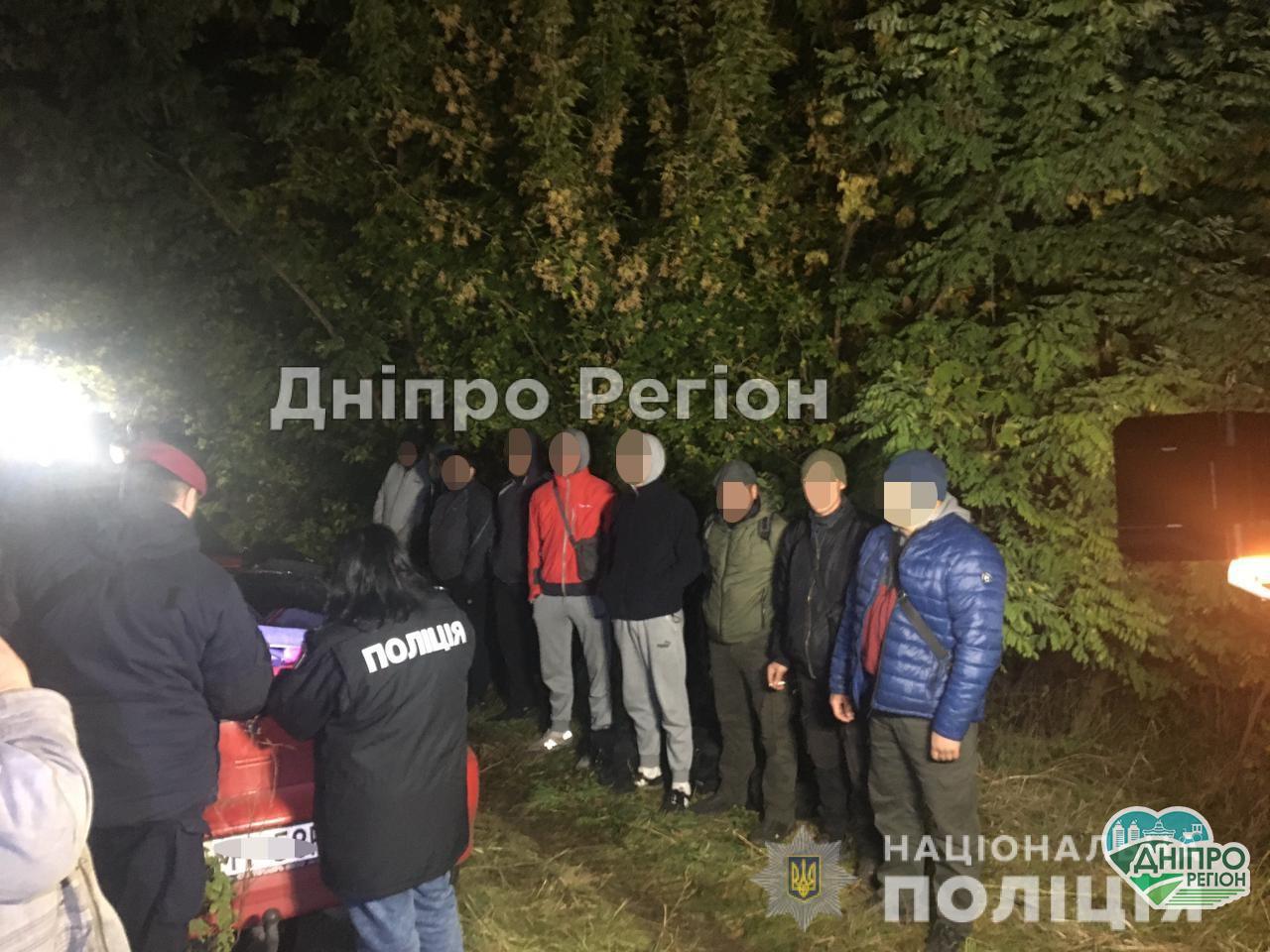 На Дніпропетровщині рейдери захопили врожаю соняшника: працює поліція (Фото/Відео)