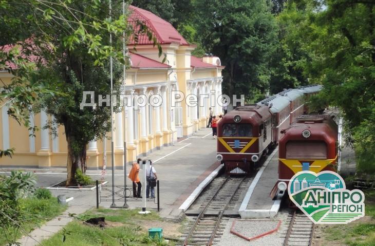 Вперше за 2 роки: у Дніпрі дитяча залізниця відновлює свою роботу Вперше за 2 роки: у Дніпрі дитяча залізниця відновлює свою роботу