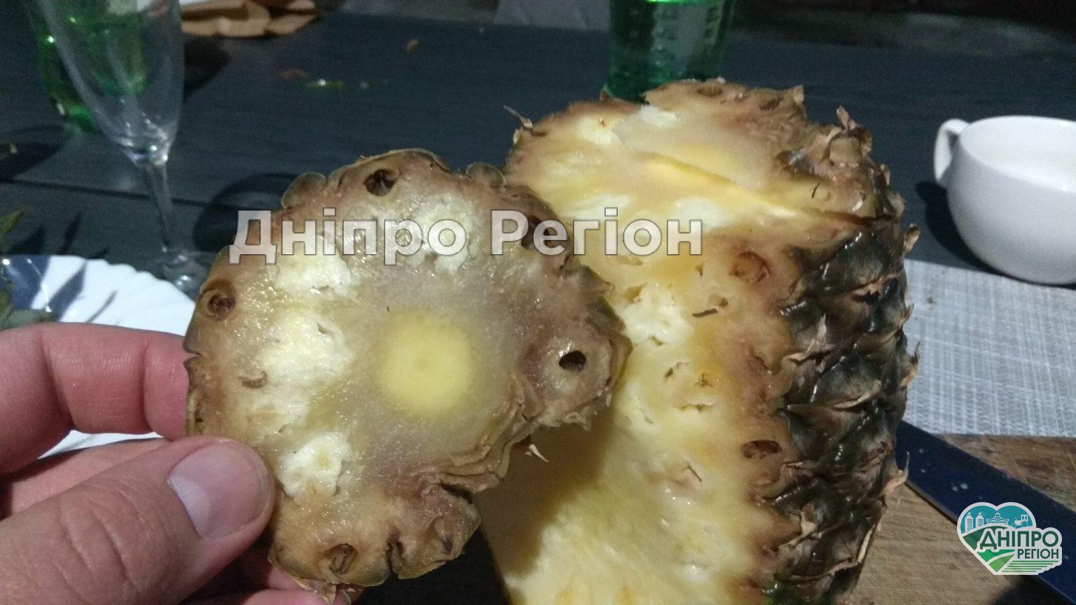 В Днепре в супермаркете Варус разгорелся скандал из-за ананаса (Фото)