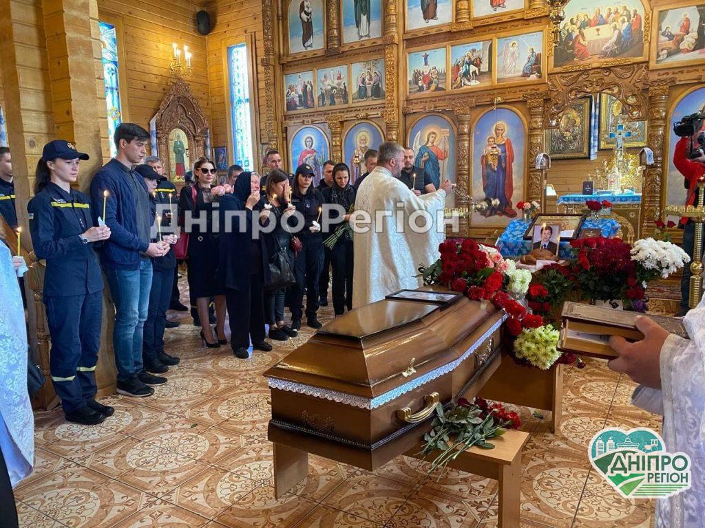 Вибух на пр. Богдана Хмельницького: у Дніпрі прощаються з Дариною Гречіщевою, яка загинула від вибуху авто Вибух на пр. Богдана Хмельницького: у Дніпрі прощаються з Дариною Гречіщевою, яка загинула від вибуху авто