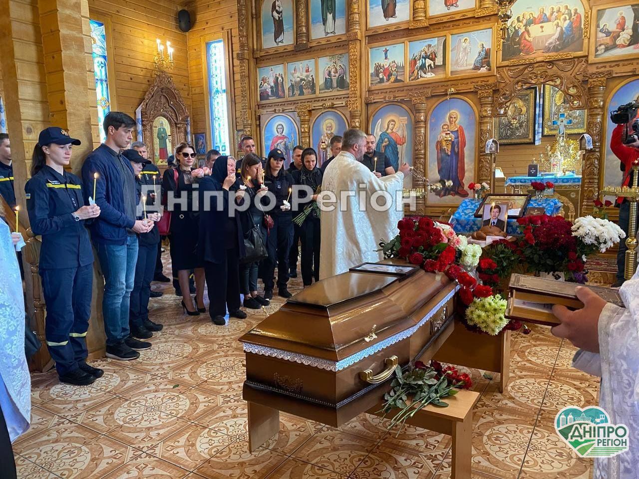 Вибух на пр. Богдана Хмельницького: у Дніпрі прощаються з Дариною Гречіщевою, яка загинула від вибуху авто