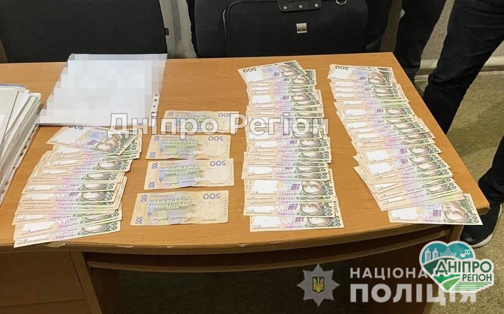 Вимагав 120 тисяч гривень хабаря: на Дніпропетровщині затримали керівника держпідприємства