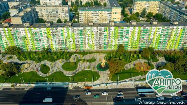 У Дніпрі розкурочили дитячий майданчик, який недавно відкрили (Фото)