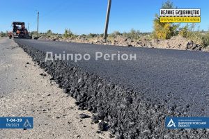 Раніше тут неможливо було проїхати: на Дніпропетровщині триває ремонт дороги Т–04-39 Кринички