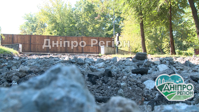 У Дніпрі парк Зелений Гай перегородили парканом (Відео) У Дніпрі парк Зелений Гай перегородили парканом (Відео)