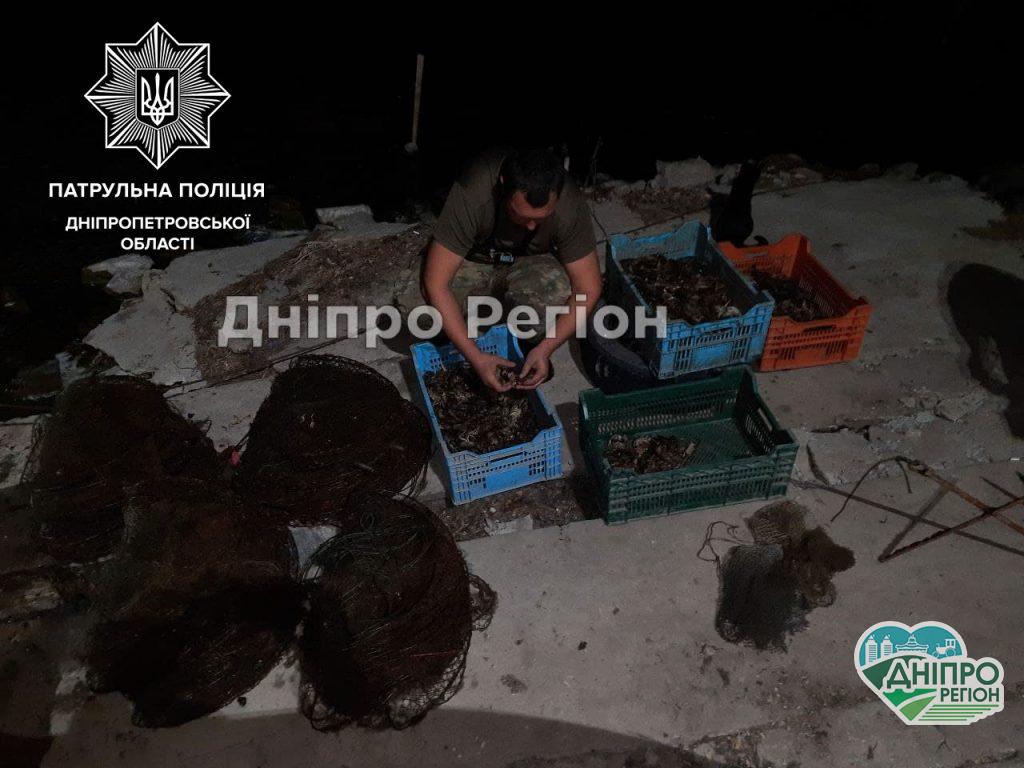 Раки на вагу золота: 6а Дніпропетровщині поліціянти піймали рибаків