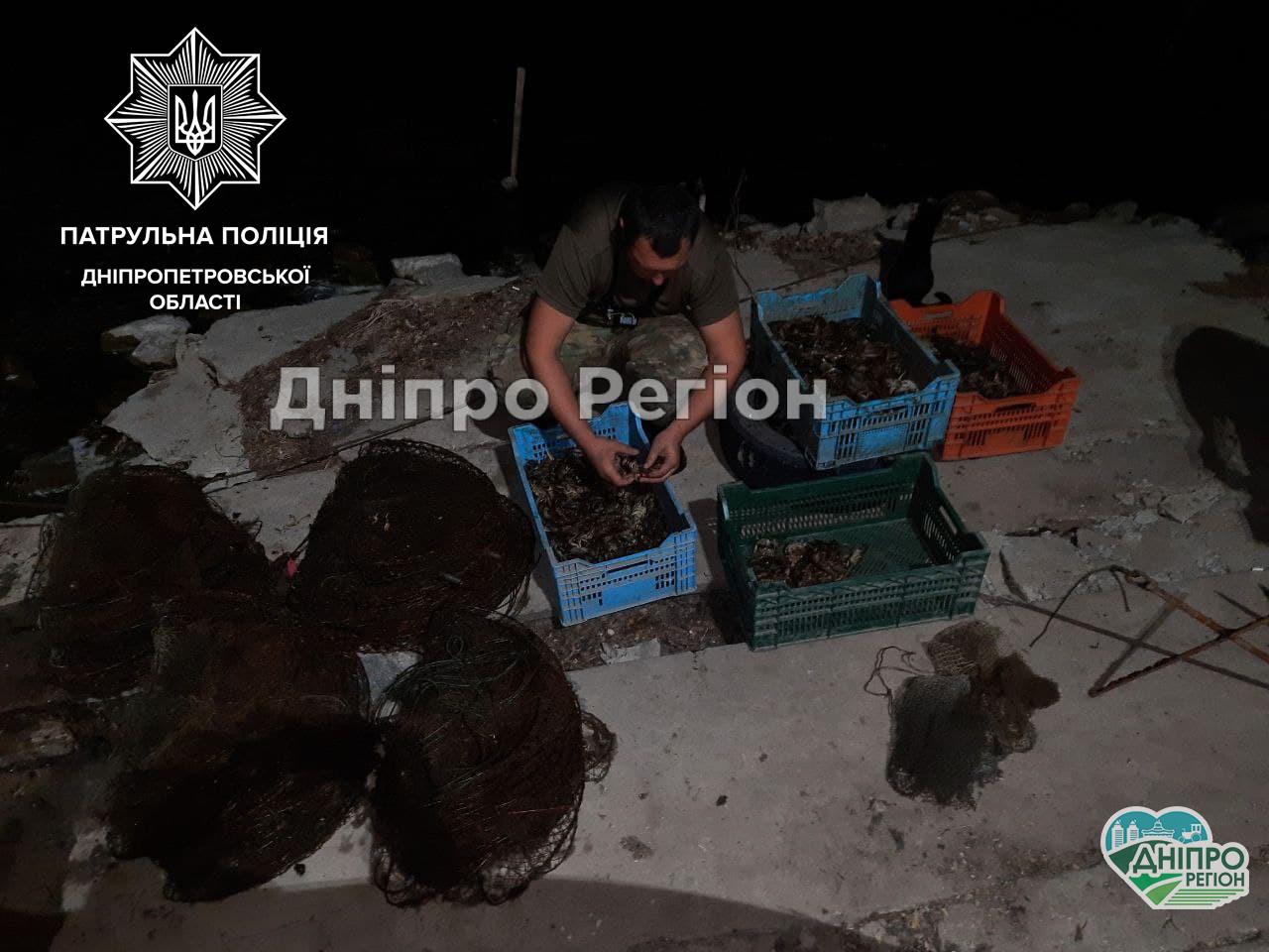 Раки на вагу золота: 6а Дніпропетровщині поліціянти піймали рибаків