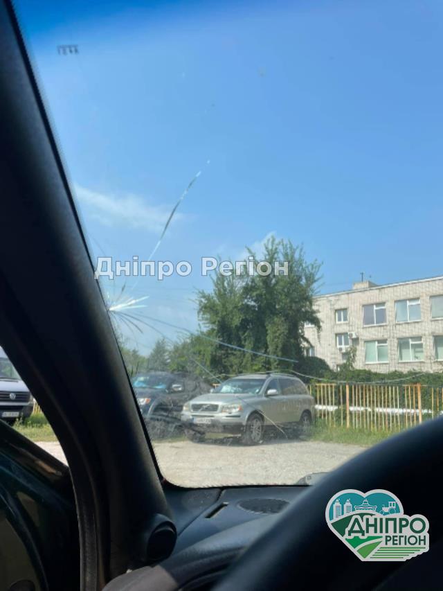 У Дніпрі на платній парковці в машині розбили лобове скло (Відео) У Дніпрі на платній парковці в машині розбили лобове скло (Відео)