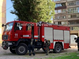 На Дніпропетровщині в багатоповерхівці пролунав вибух: на балконі кричать заблоковані діти