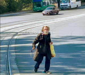 В Днепре на Слобожанском появился Форрест Гамп, который всегда бежит