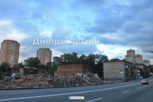 В Днепре на улице Коцюбинского жильцов выживают из их квартир (Видео)