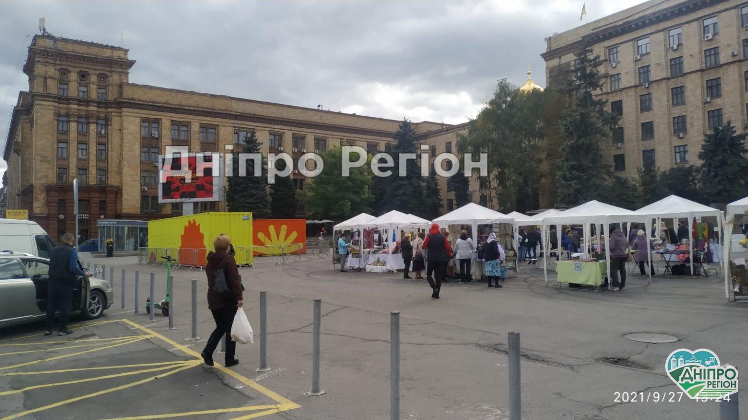 Сувенірний ярмарок та безкоштовні пішохідні екскурсії містом: у Дніпрі стартував тиждень туризму Сувенірний ярмарок та безкоштовні пішохідні екскурсії містом: у Дніпрі стартував тиждень туризму