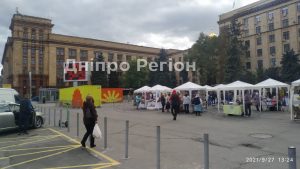 Сувенірний ярмарок та безкоштовні пішохідні екскурсії містом: у Дніпрі стартував тиждень туризму
